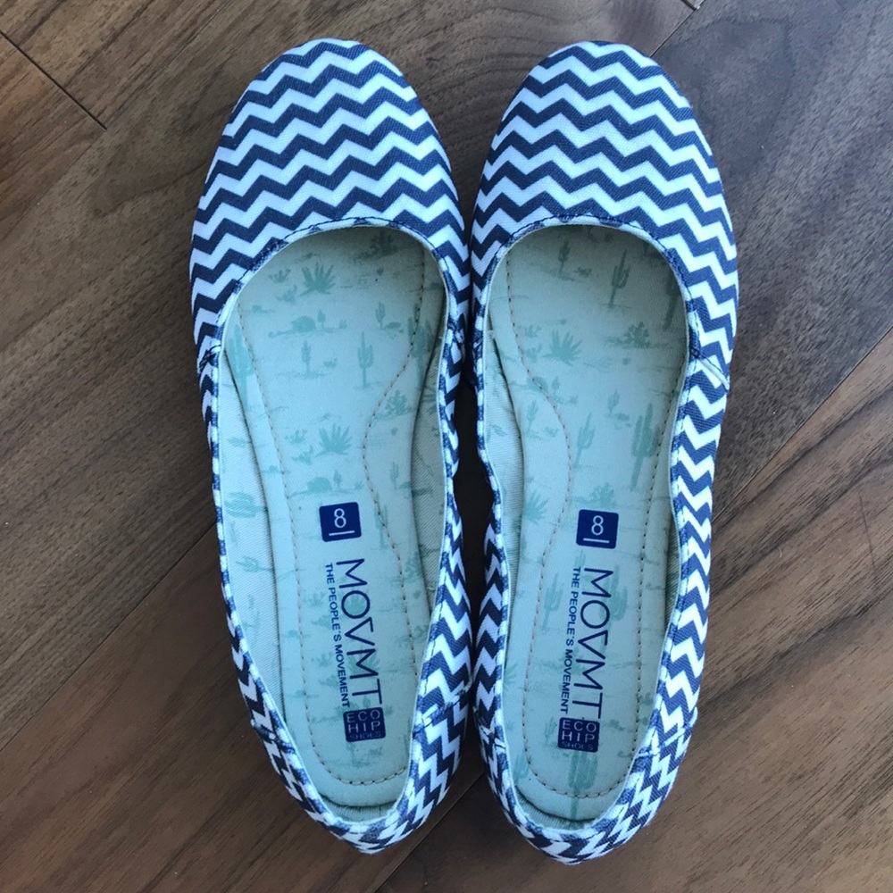 Movmt chevron stripe flats size 8